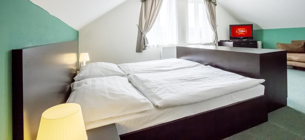 Garni HOTEL Fellini Žiar nad Hronom Esterno foto