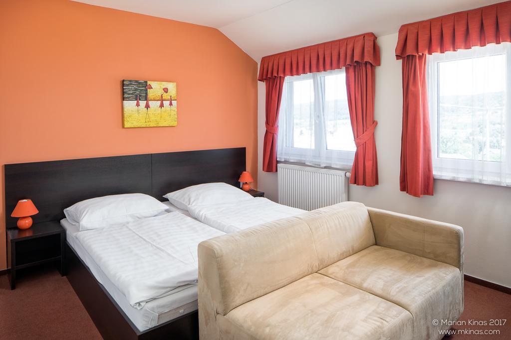Garni HOTEL Fellini Žiar nad Hronom Esterno foto